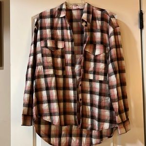 Pink Lily Large Women’s Pink Flannel Button Down Top - Never worn